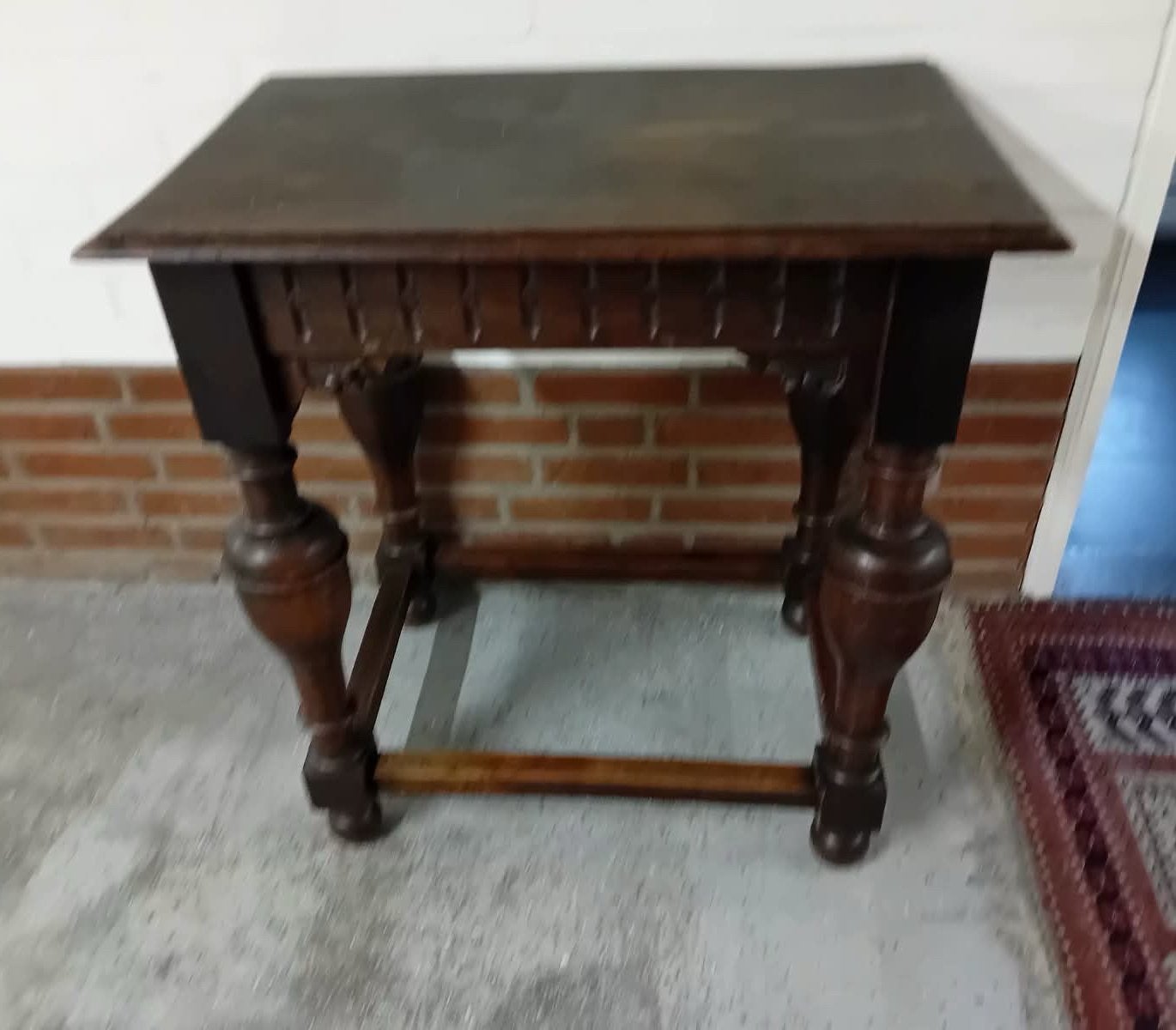 Antieke houten bijzettafel met gedraaide poten, Antiek en Kunst, Ophalen