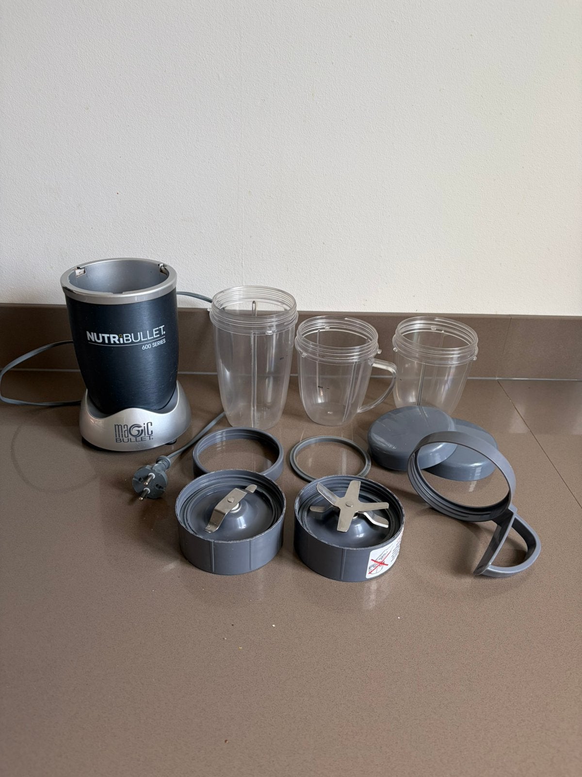Nutribullet magic bullet 600 10 delig, Witgoed en Apparatuur, Ophalen of Verzenden, Gebruikt, Powerblender