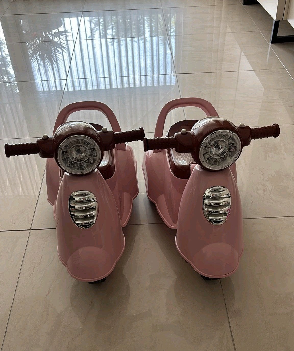 1 roze Vespa loop scooter, Ophalen, Gebruikt