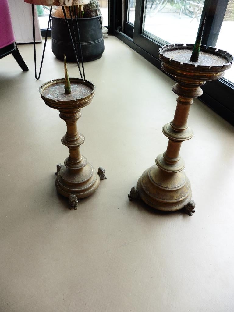 Drie Antieke bronzen kerkkandelaars, Ophalen, Koper of Brons