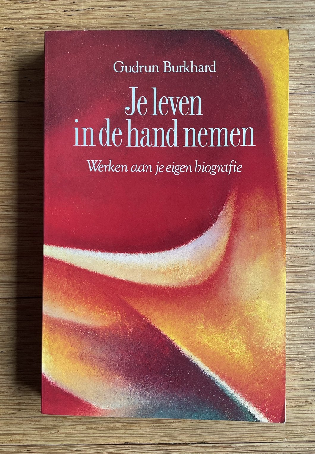 Je leven in de hand nemen - Gudrun Burkhard, Boeken, Ophalen of Verzenden, Gelezen, Esoterie en Spiritualiteit