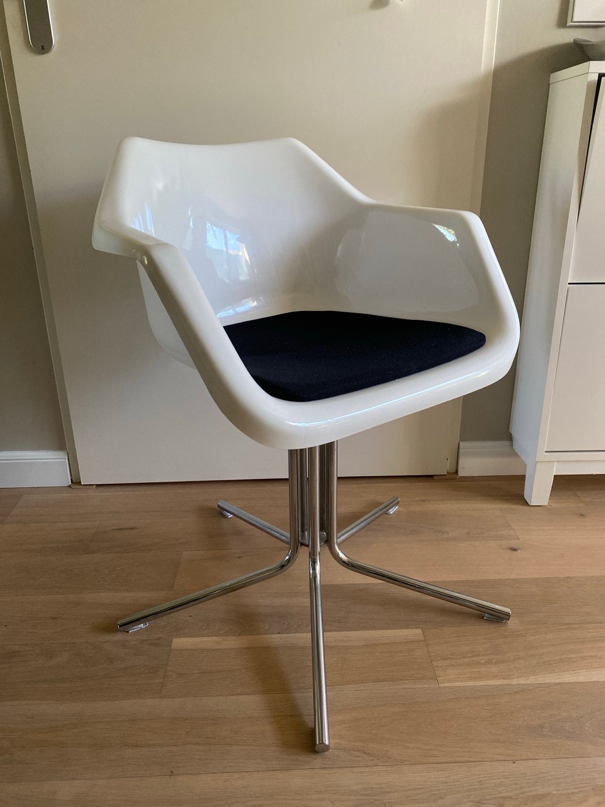 Space Age kuipstoel “Bob” met chrome poten, Ophalen, Kunststof, Gebruikt, Wit