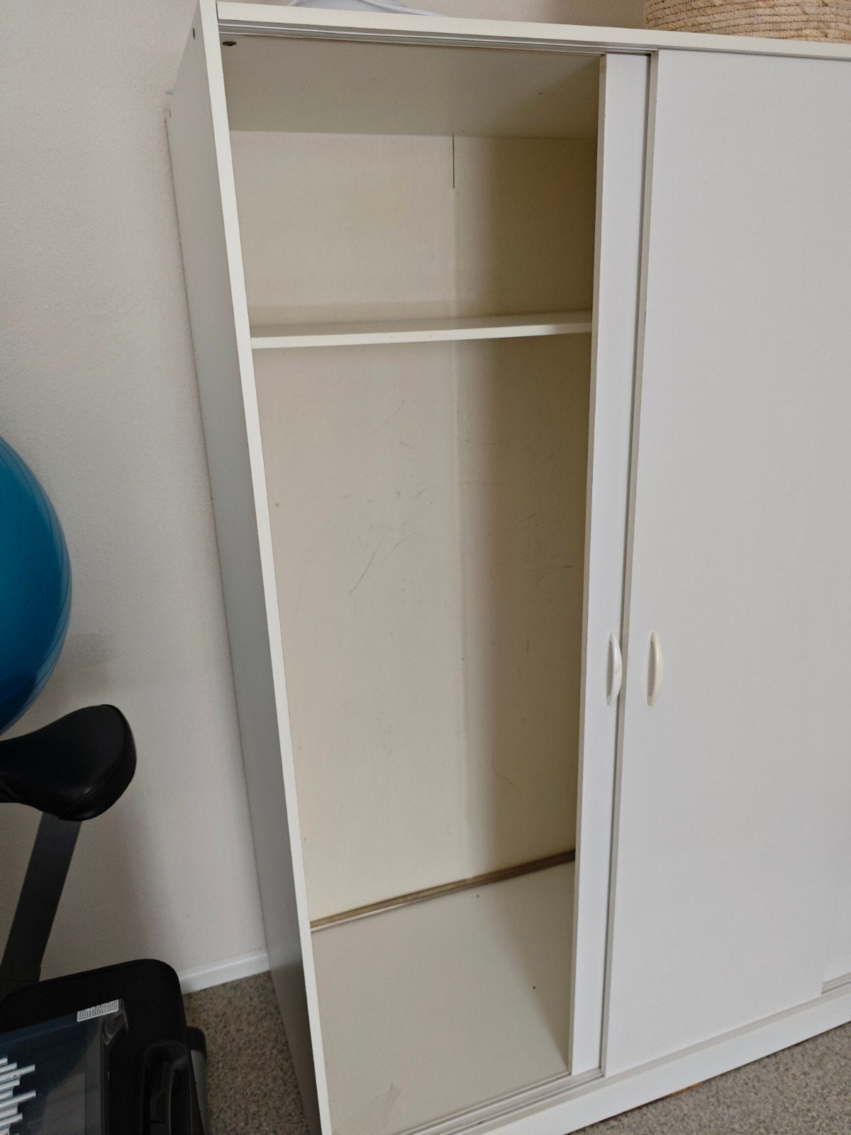 Witte kledingkast met schuifdeuren - 146x60x170 cm, Ophalen, Met deur(en), Gebruikt, 100 tot 150 cm