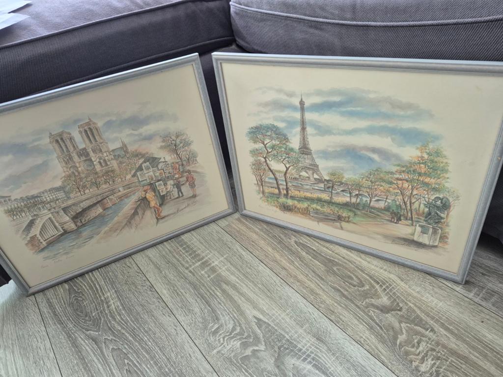 Twee ingelijste Parijse stadsgezichten: Eiffeltoren & Notre, Antiek en Kunst, Ophalen of Verzenden