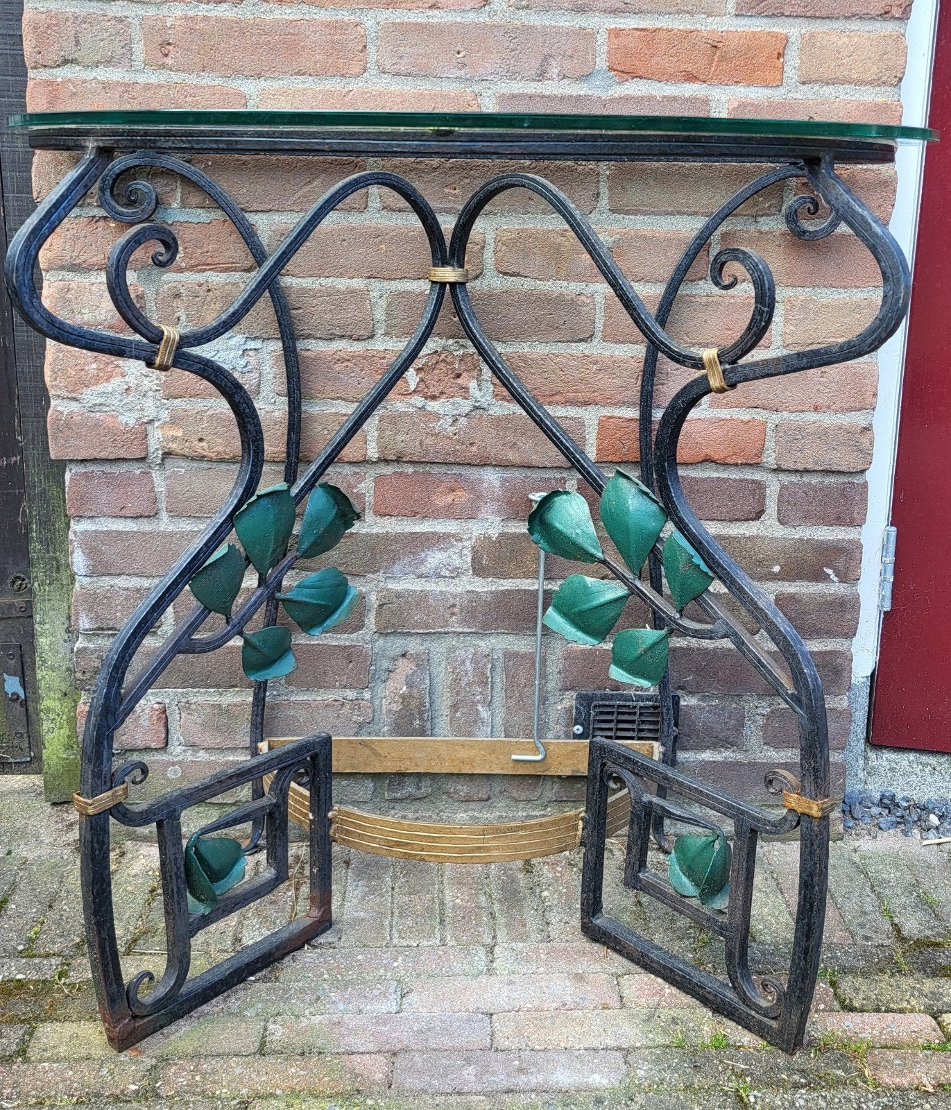 Smeedijzeren wandtafel met glazen blad, Ophalen