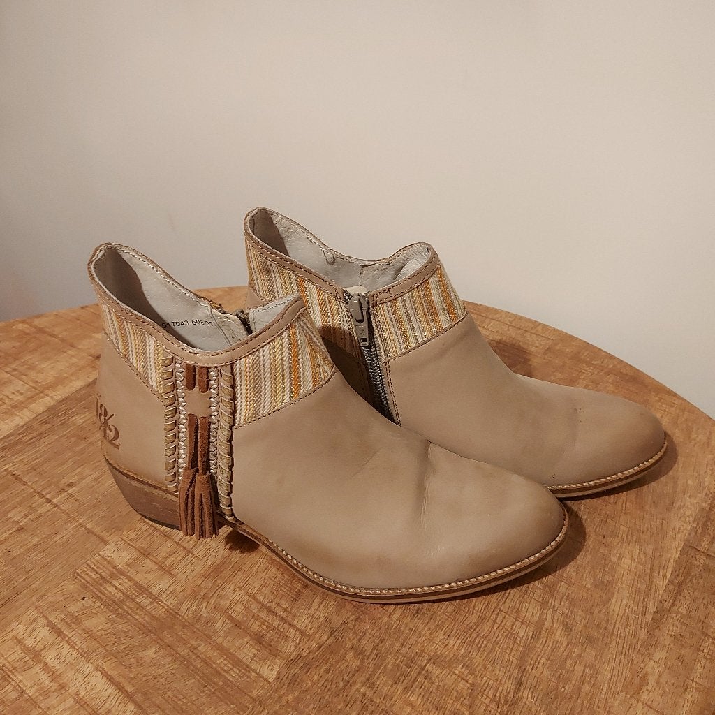 Think! Enkellaarzen - maat 37, Kleding | Dames, Beige, Think!, Lage of Enkellaarzen, Ophalen of Verzenden