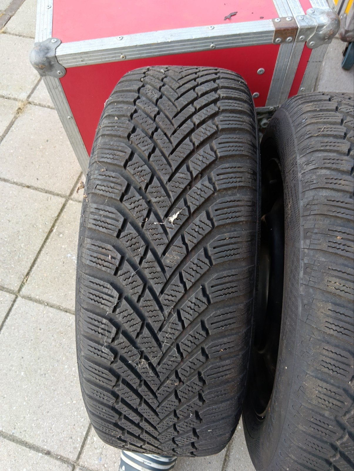 Foto 6 van set winterbanden op velg 195/65/15.  €60,00