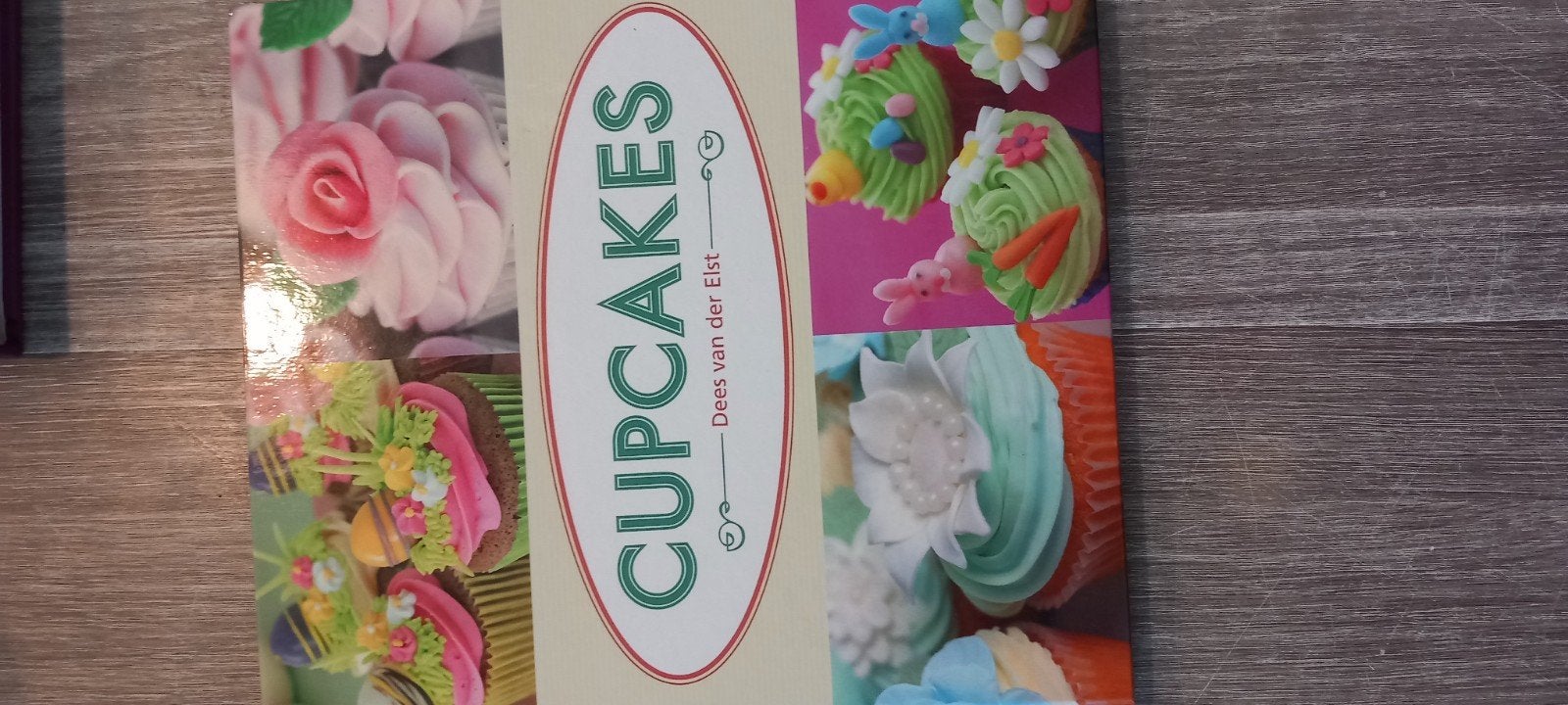 Cupcakes kookboek - Dees van der Elst, Boeken, Taart, Gebak en Desserts, Dees van der Elst, Gezond koken, Ophalen of Verzenden