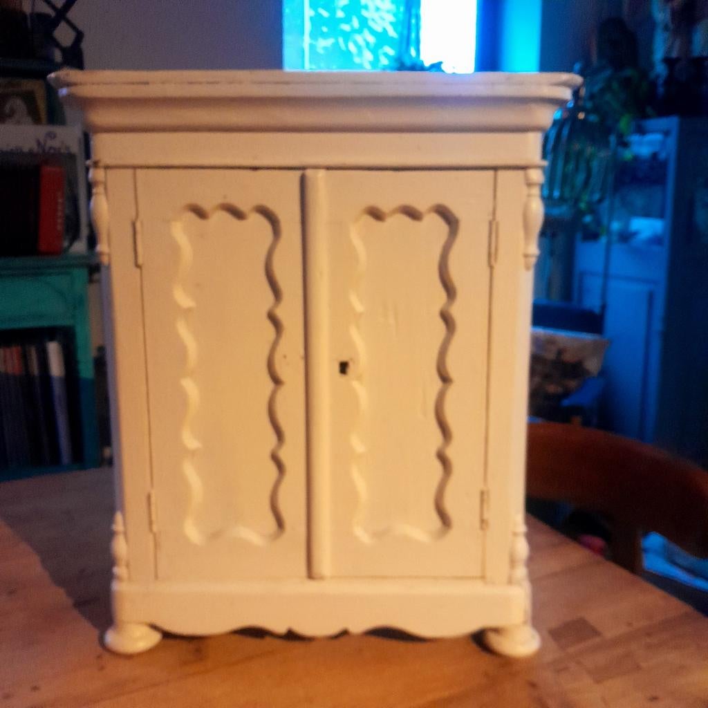 Antiek Biedermeier Poppenkastje - Crème Wit, Antiek en Kunst, Antiek | Meubels | Kasten, Ophalen of Verzenden