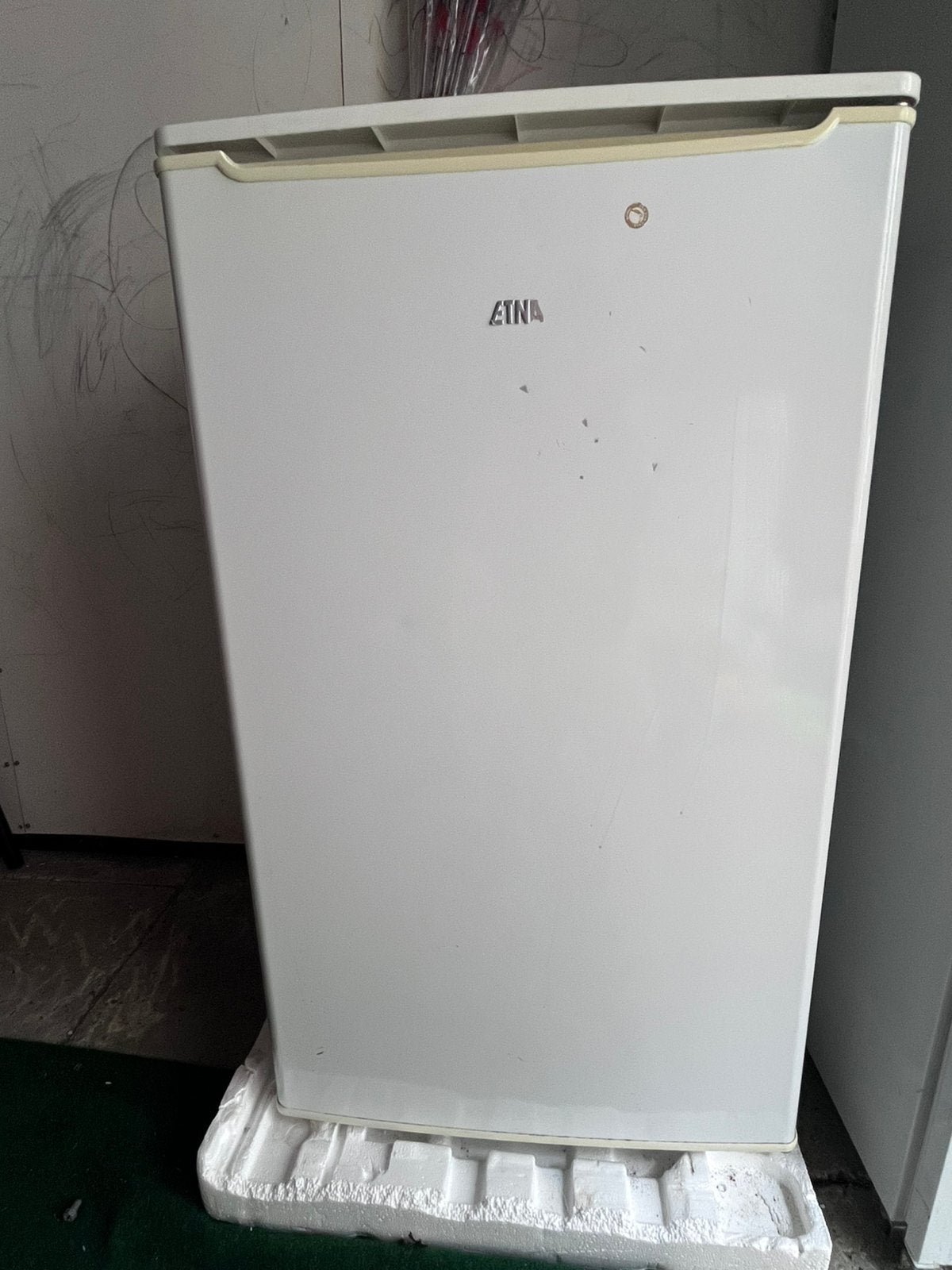 ETNA Koelkast met Vriesvak - Compact en Efficiënt, Gebruikt, 75 tot 100 liter, 45 tot 60 cm, Met vriesvak