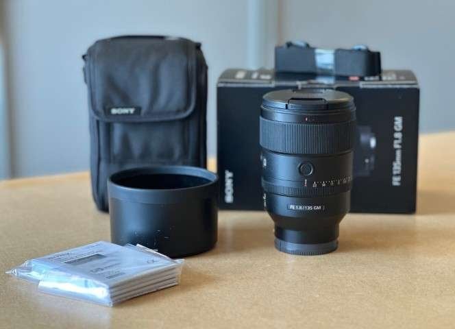 Sony FE 135mm f/1.8 GM (SEL135F18GM) 135 1.8, Audio, Tv en Foto, Sony Europe B.V., Taurusavenue 16 2132 LS Hoofddorp, Zo goed als nieuw