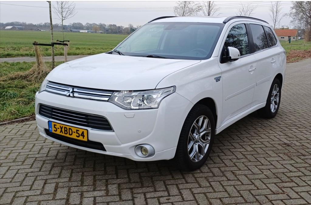 Mitsubishi Outlander 2.0 Dohc Mivec Phev 203pk 4WD CVT, Auto's, 1998 cc, Outlander, 4 cilinders, Wit