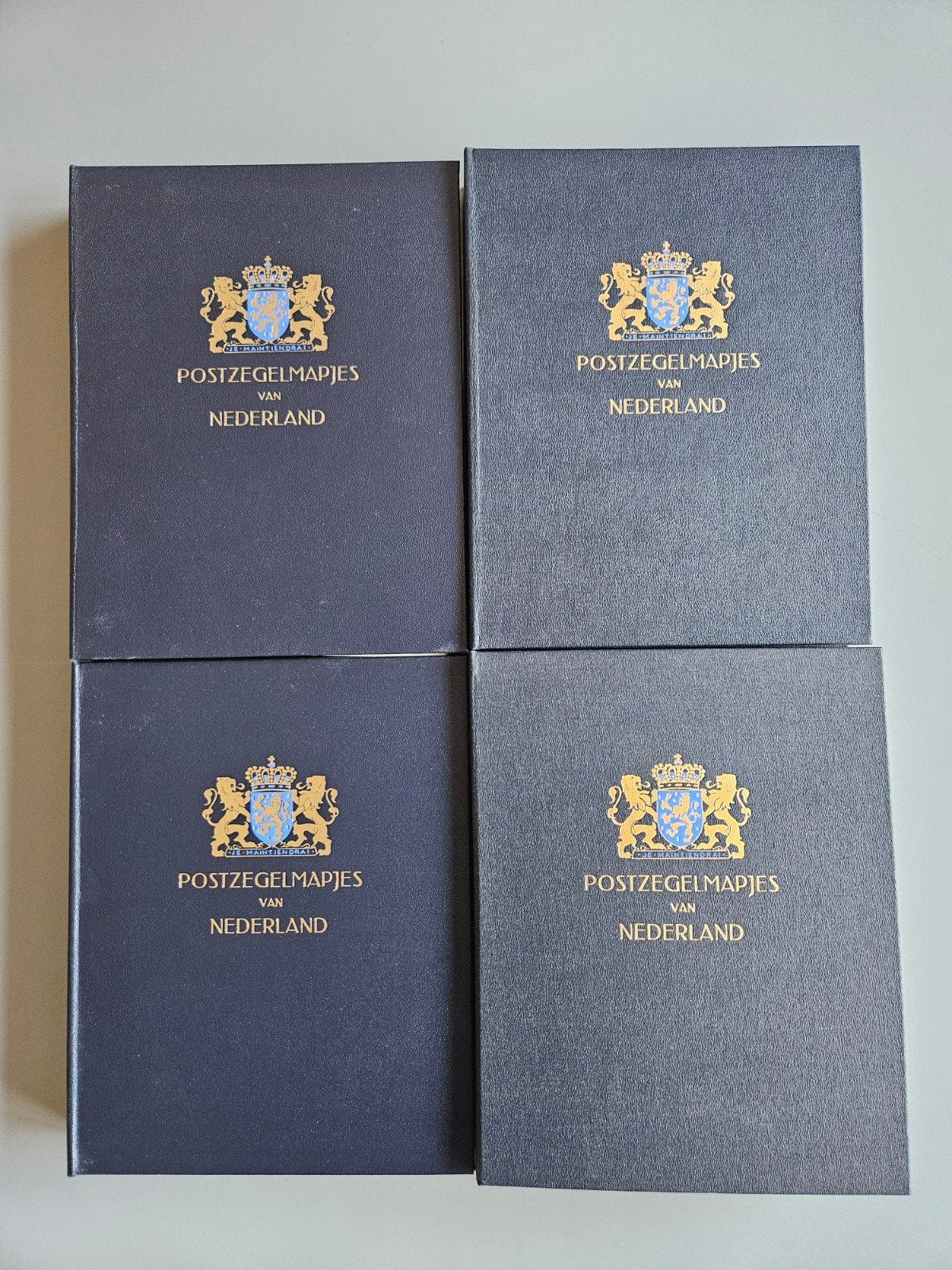 4 DAVO albums met Pz mapjes + alle zegels extra gestempeld
