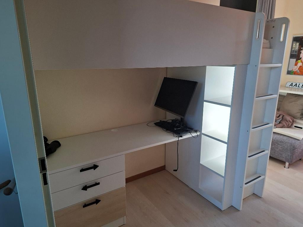 Complete kinderkamer van Ikea met hoogslaper en bureau, Ophalen, Zo goed als nieuw, Jongetje of Meisje