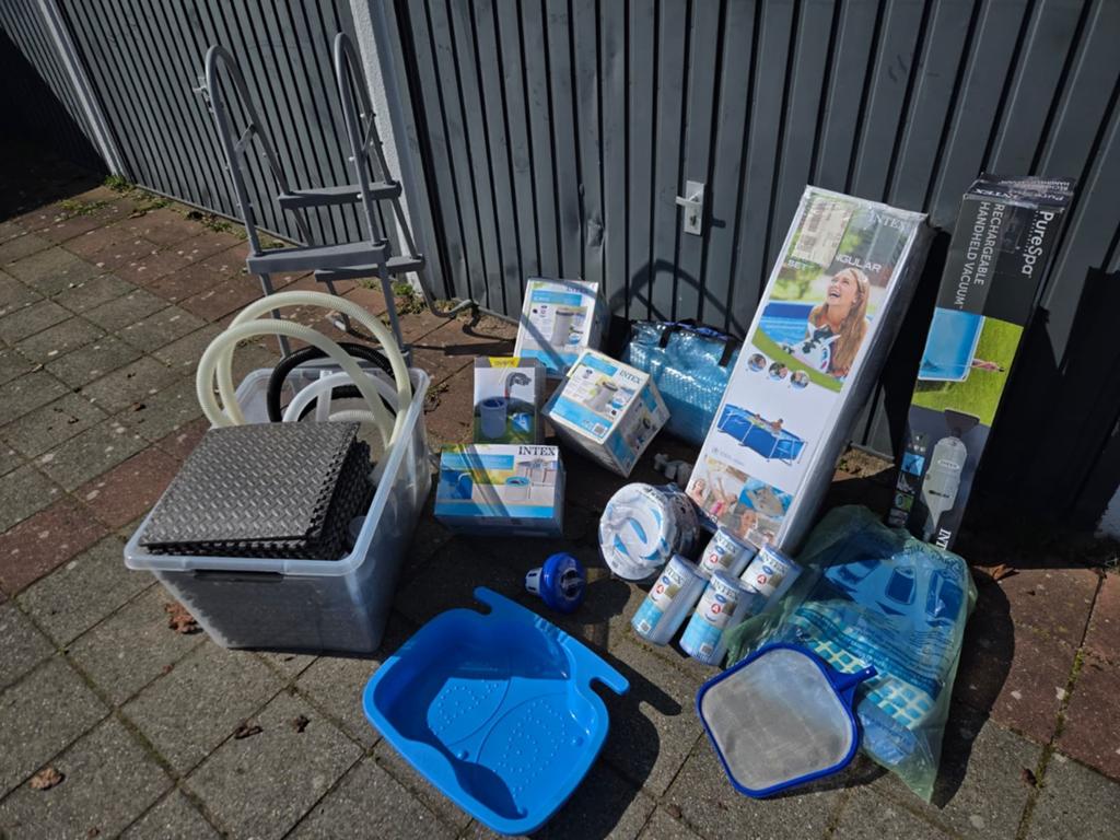 Compleet intex zwembad, met trap,filters,stofzuiger,chloor, Ophalen, Rechthoekig, 200 tot 300 cm, Opzetzwembad