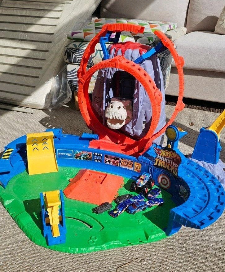 Hot Wheels Monster Trucks T-Rex Vulkaan Speelset, Racebaan, Verzenden, Zo goed als nieuw, Hot Wheels