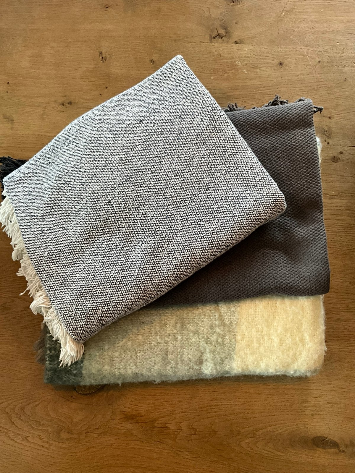 3 plaids grijstinten, Ophalen of Verzenden, Zo goed als nieuw