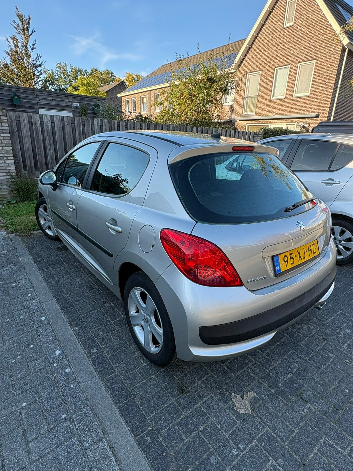 Peugeot 207 1.6  16V 5DRS 2007 Grijs Airco Topstaat!, Auto's, Voorwielaandrijving, Handgeschakeld, 1587 cc, Zilver of Grijs