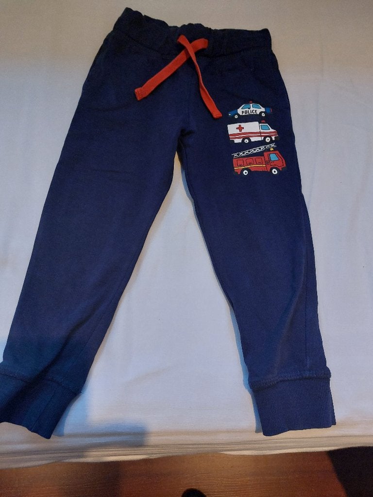 blauwe lange broek met opdruk hulpdiensten mt.98-104, lees, Kinderen en Baby's, Kinderkleding | Maat 98, Broek, Gebruikt, H&M
