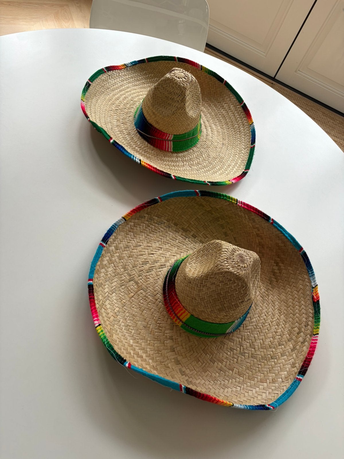 Sombrero - 2 stuks, Ophalen, Zo goed als nieuw, Jongen of Meisje