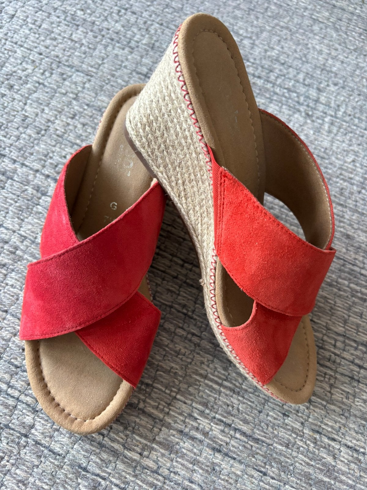 Mooie rode suede sandalen Gabor, maat 41 (7,5), Nieuw, Rood, Sandalen of Muiltjes, Ophalen of Verzenden