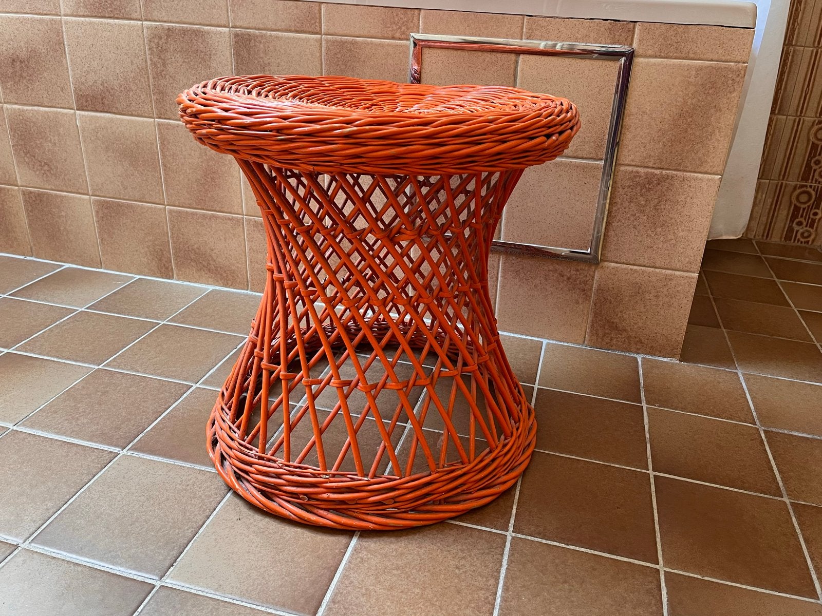 Oranje rotan/rieten kruk uit de jaren zeventig, Ophalen, Gebruikt, Overige materialen