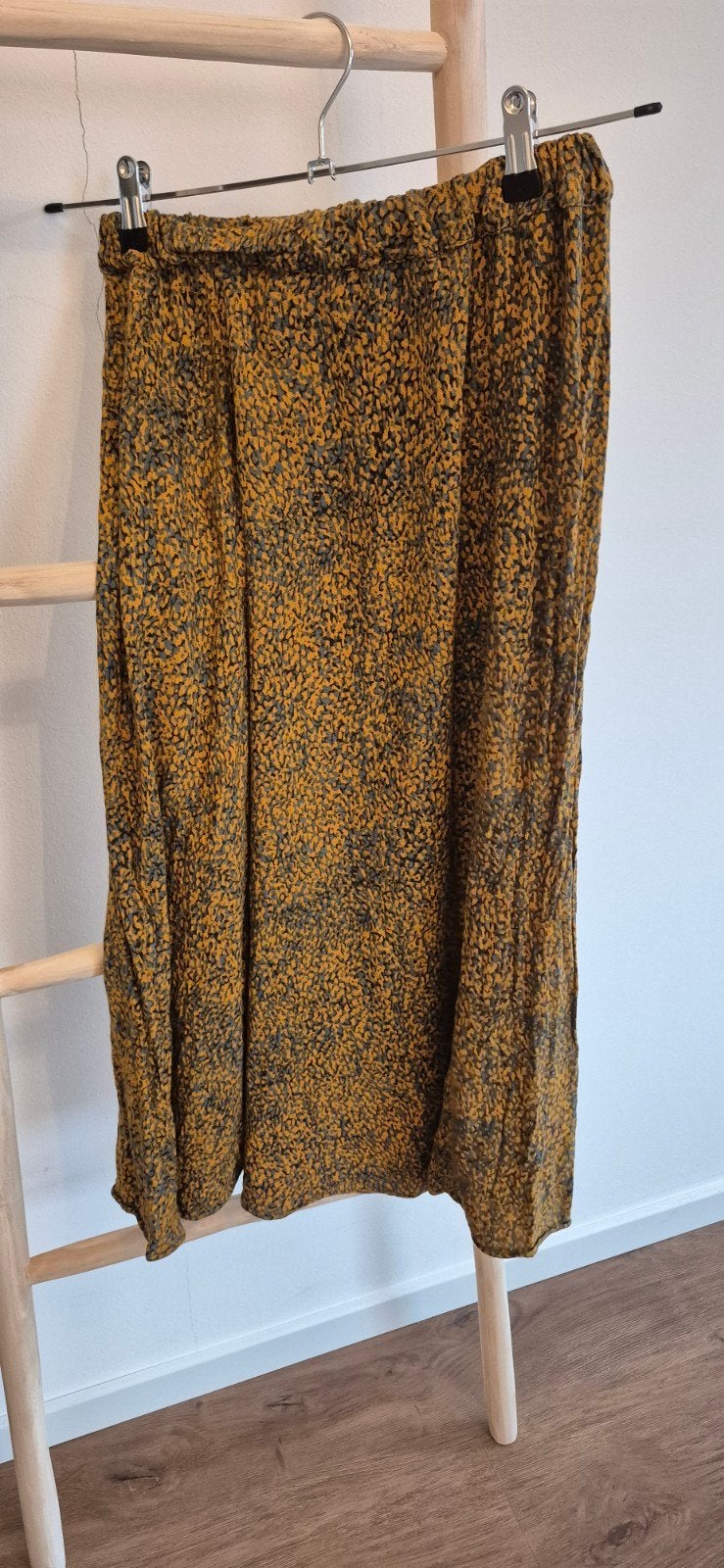 Lange Peppercorn rok, maat 34, elastisch materiaal, Kleding | Dames, Geel, Ophalen of Verzenden, Maat 34 (XS) of kleiner, Onder de knie
