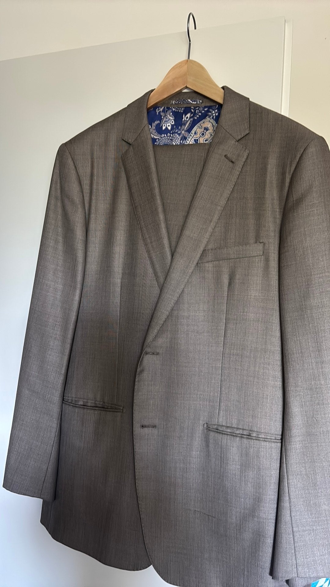 Kostuum, beige, handgemaakt met bijzondere voering, mt 52/54, Kleding | Heren, Kostuums en Colberts, Ophalen, Zo goed als nieuw