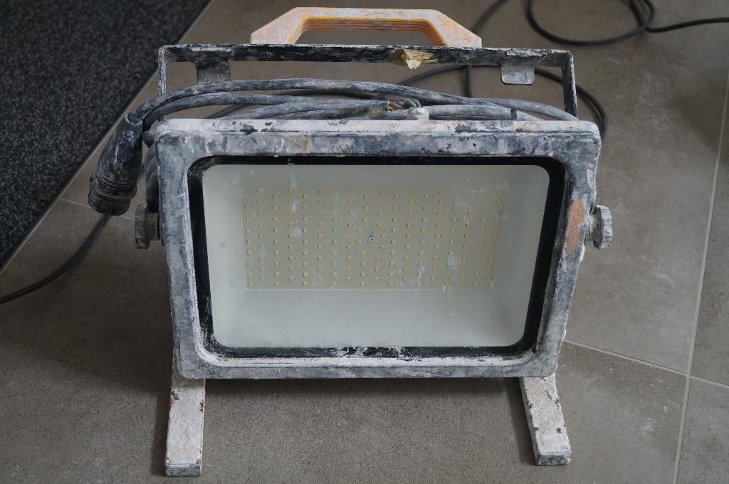 Vetec LED Bouwlamp 150 Watt, Doe-het-zelf en Verbouw, Bouwverlichting, Ophalen, Gebruikt, 50 tot 200 watt, Lamp met armatuur