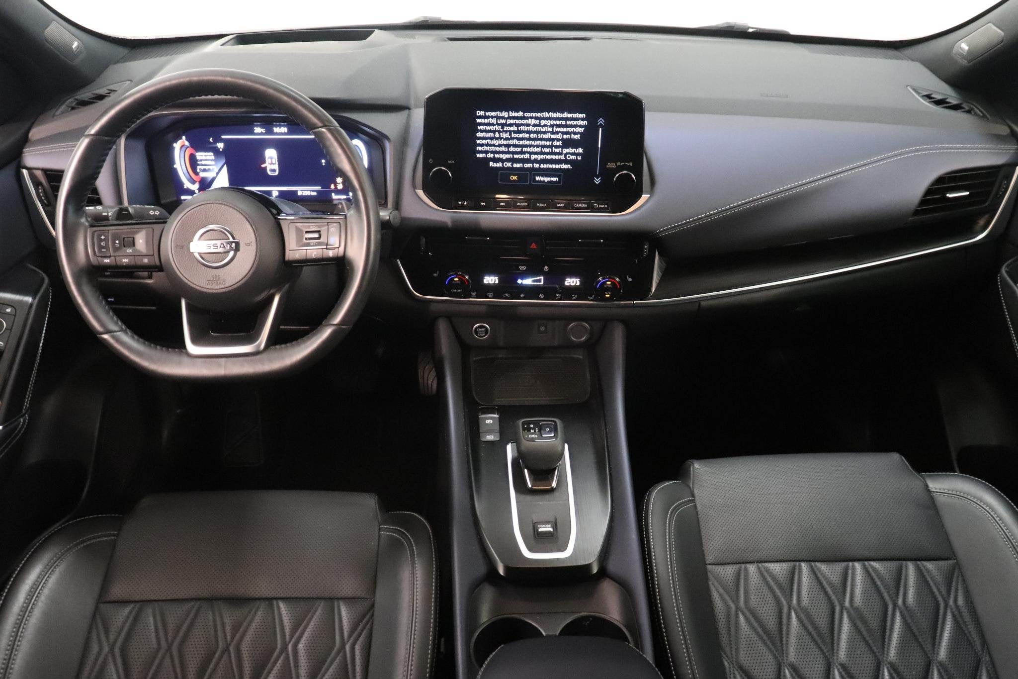 Nissan Qashqai 1.3 MHEV Xtronic Business Executive | Panoram, Auto's, Dealer onderhouden, Met garantie (alle), Wit, Leder