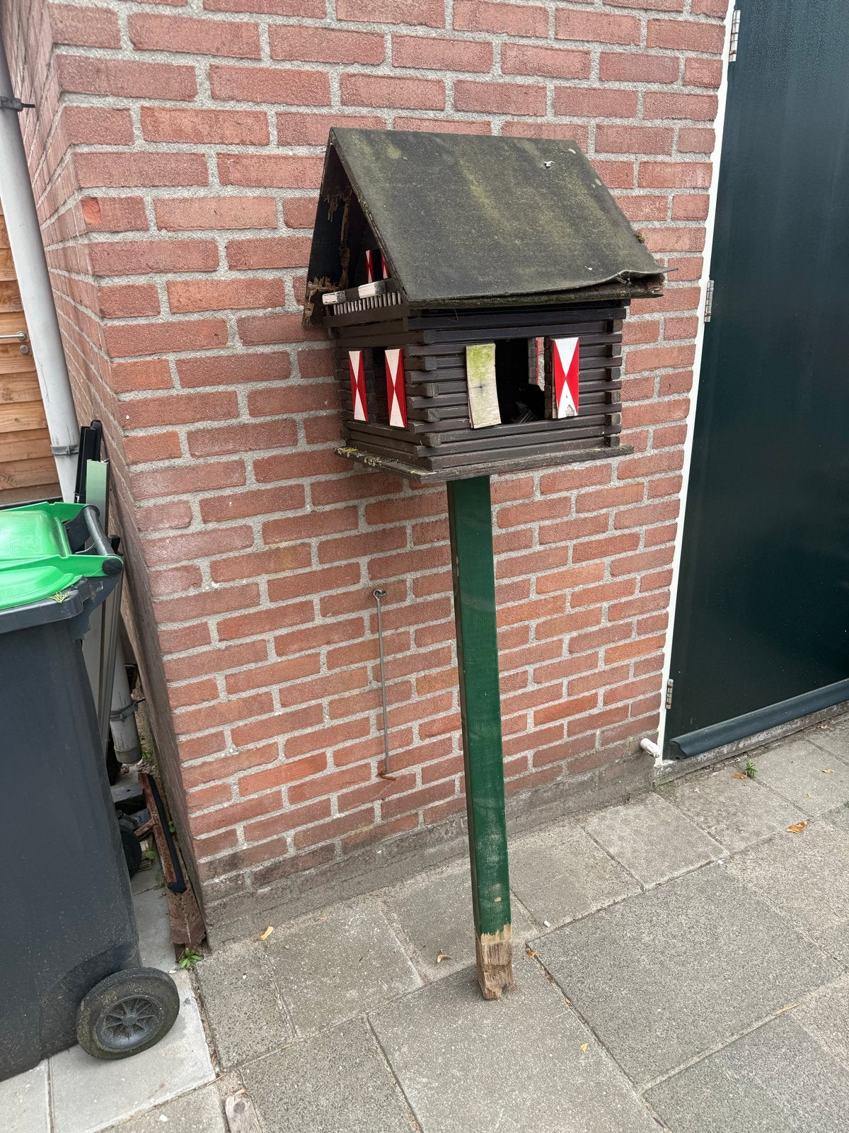 Oostenrijks vogelhuisje op paal - dak herstellen, Tuin en Terras, Ophalen of Verzenden, Gebruikt