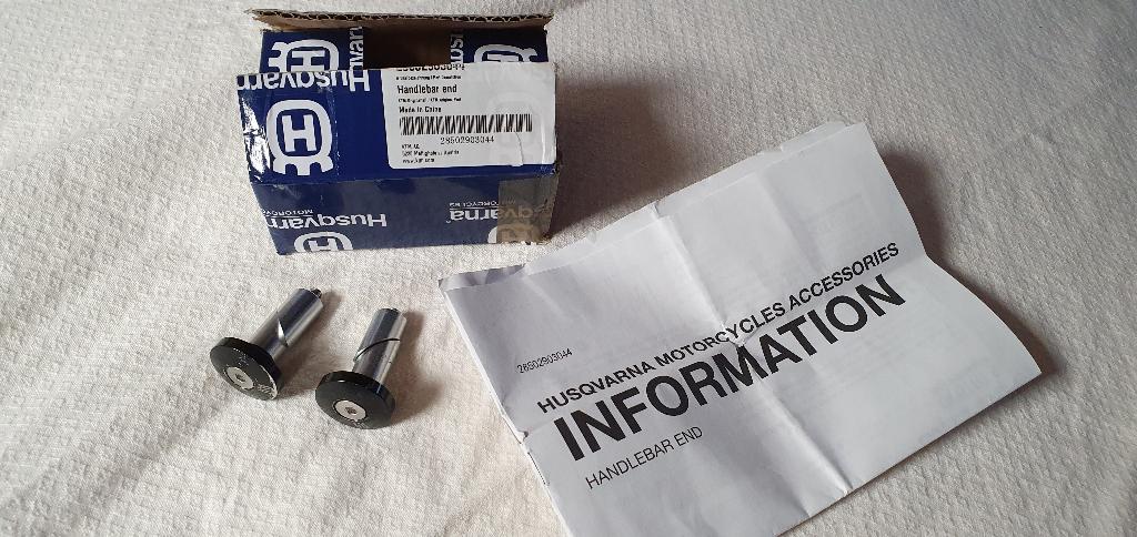 Husqvarna Handle Bar- Ends Voor Motor of EBike Fiets, Ophalen of Verzenden, Gebruikt