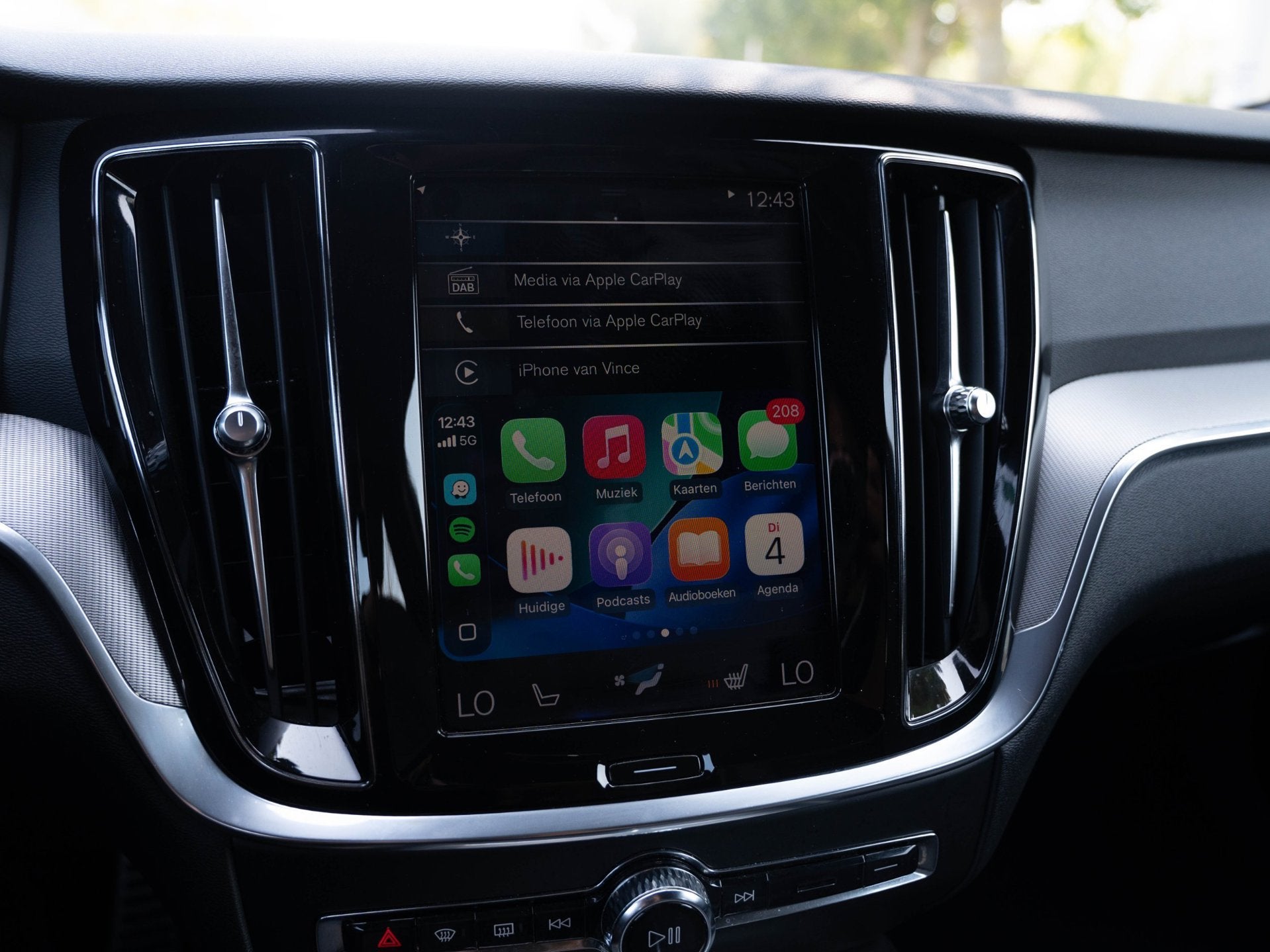 Volvo V60 2.0 B3 R-Design - APPLE CARPLAY - STOEL / STUUR VE, 4 cilinders, 1969 cc, 1634 kg, Hybride Elektrisch/Benzine