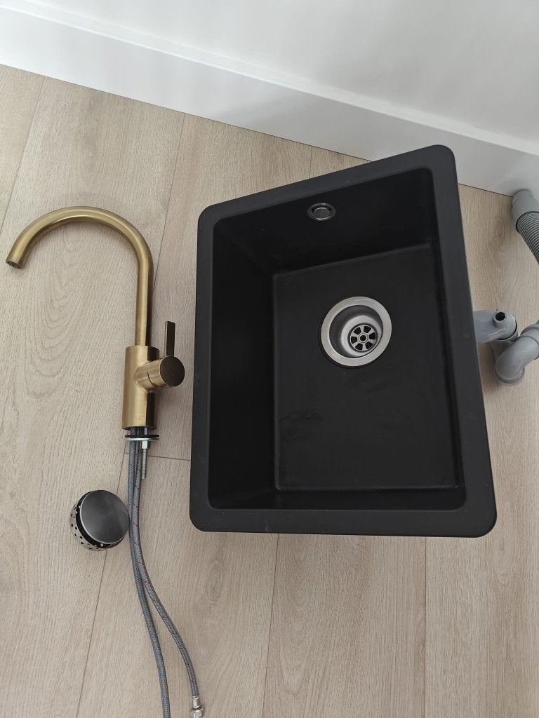 IKEA Kilsviken sink and Ikea Delsjon tap, Ophalen, Zwart, 50 tot 100 cm, Zo goed als nieuw