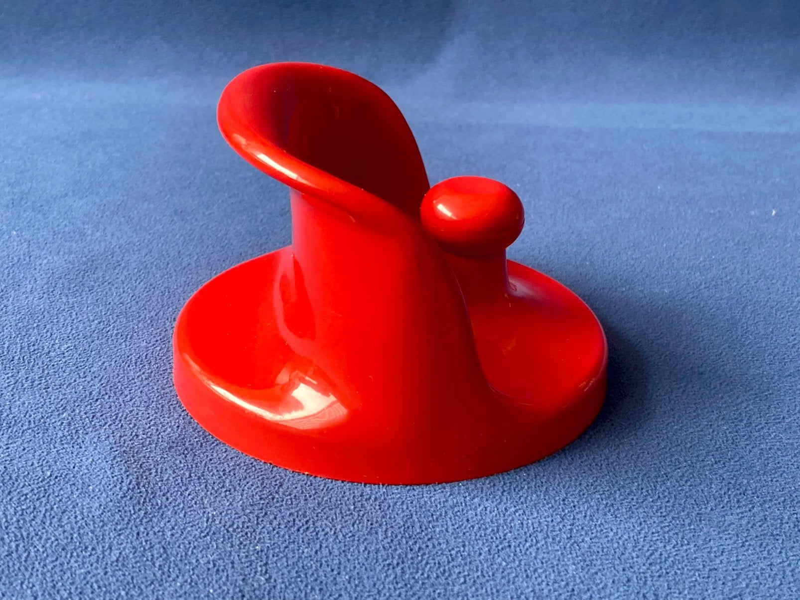 Kartell 4702 - Olaf von Bohr - Prachtige kapstokhaak, Antiek en Kunst, Gemerkt, Ophalen of Verzenden, Rood, Overige typen