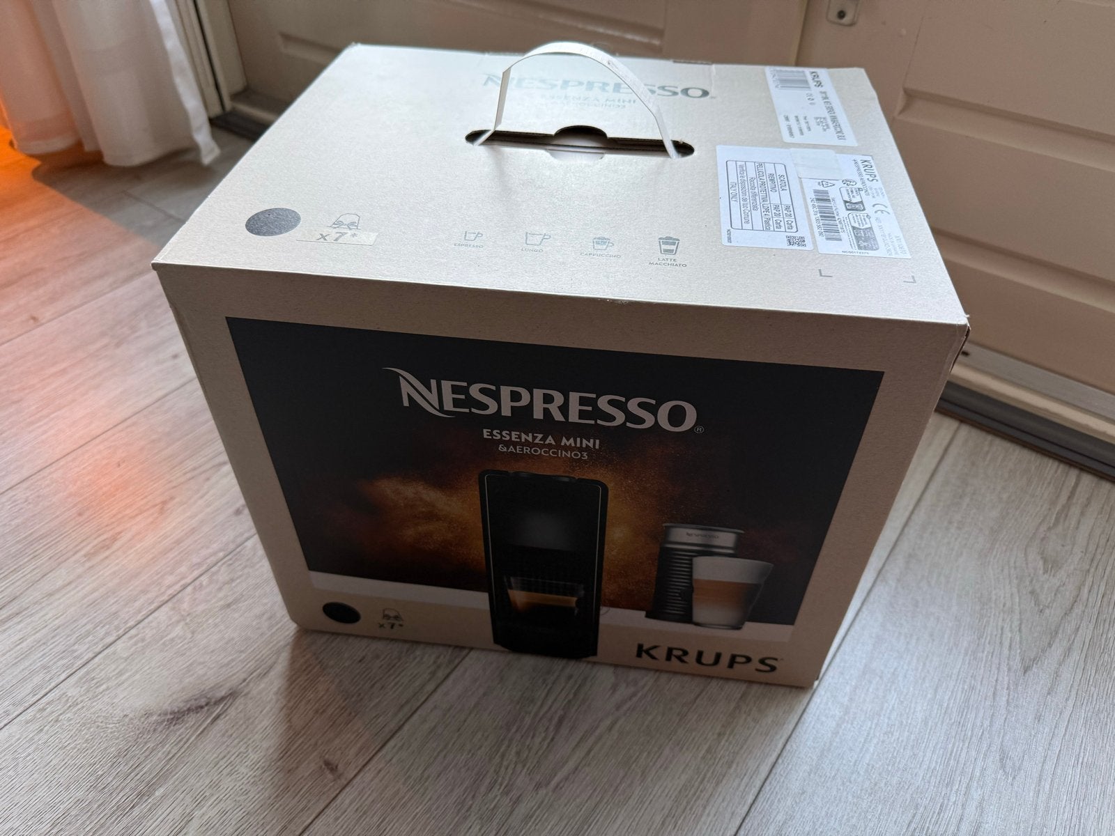 Nespresso Essenza Mini & Aeroccino 3 - Zo goed als nieuw, Espresso apparaat, Ophalen of Verzenden, Zo goed als nieuw, 1 kopje