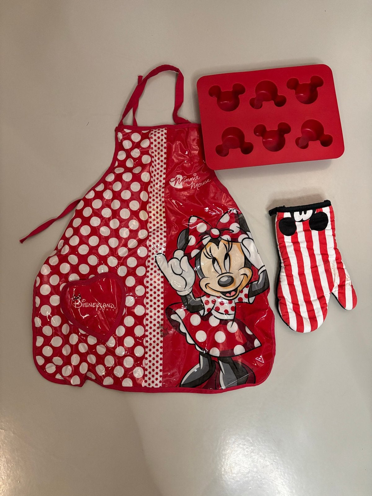 Minnie Mouse Keukenset: Schort, Ovenwant & Bakvorm, Overige typen, Kunststof, Ophalen of Verzenden, Zo goed als nieuw
