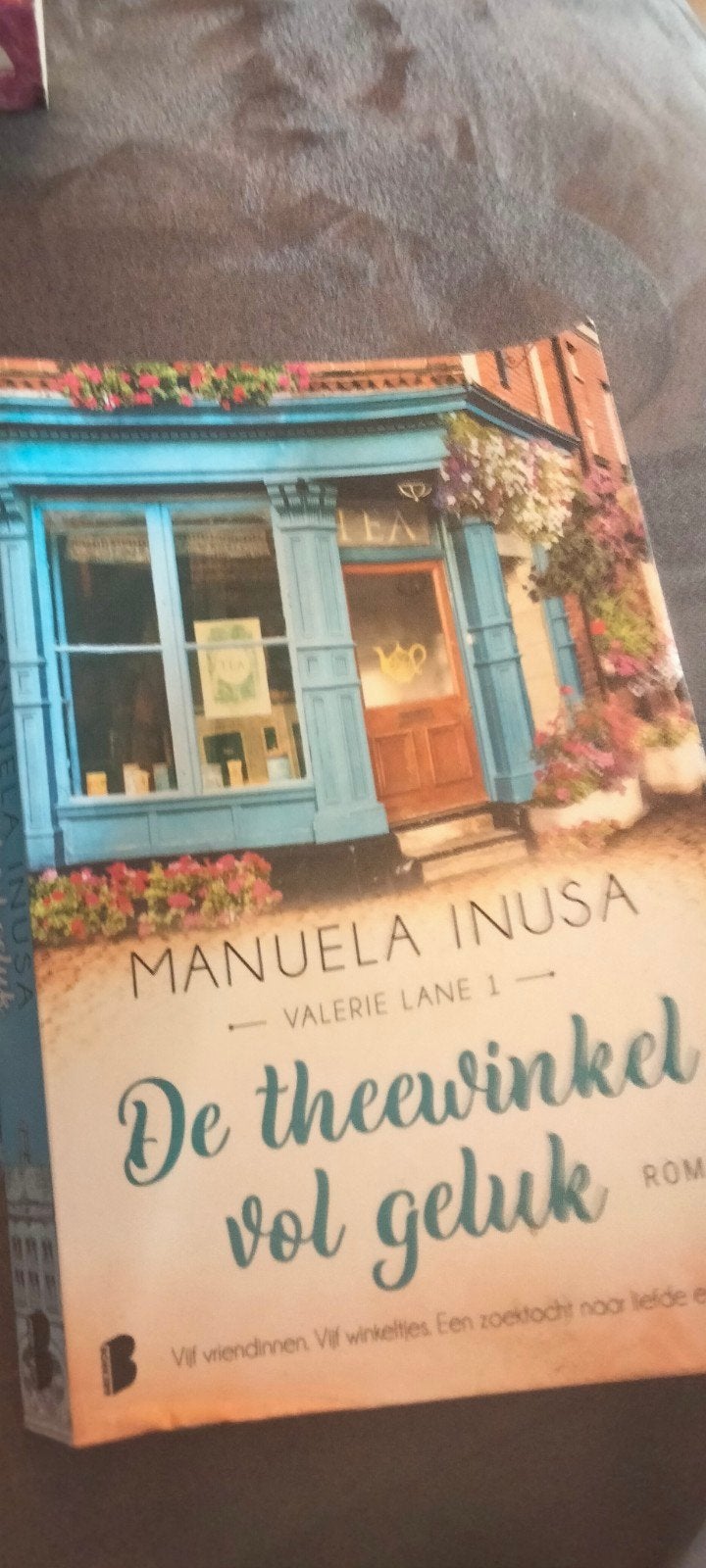 De theewinkel vol geluk - Manuela Inusa (Valerie Lane 1), Ophalen of Verzenden, Gelezen