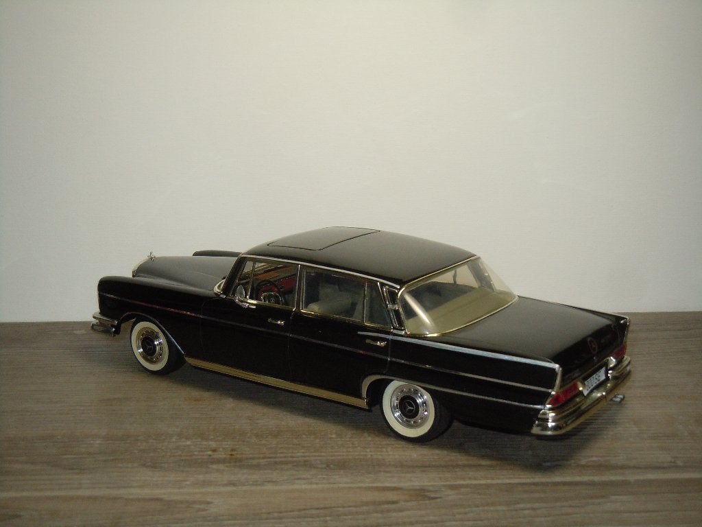 Mercedes 300SE Saloon - Revell 1:18, Gebruikt, Duitsland, Auto, Verzenden