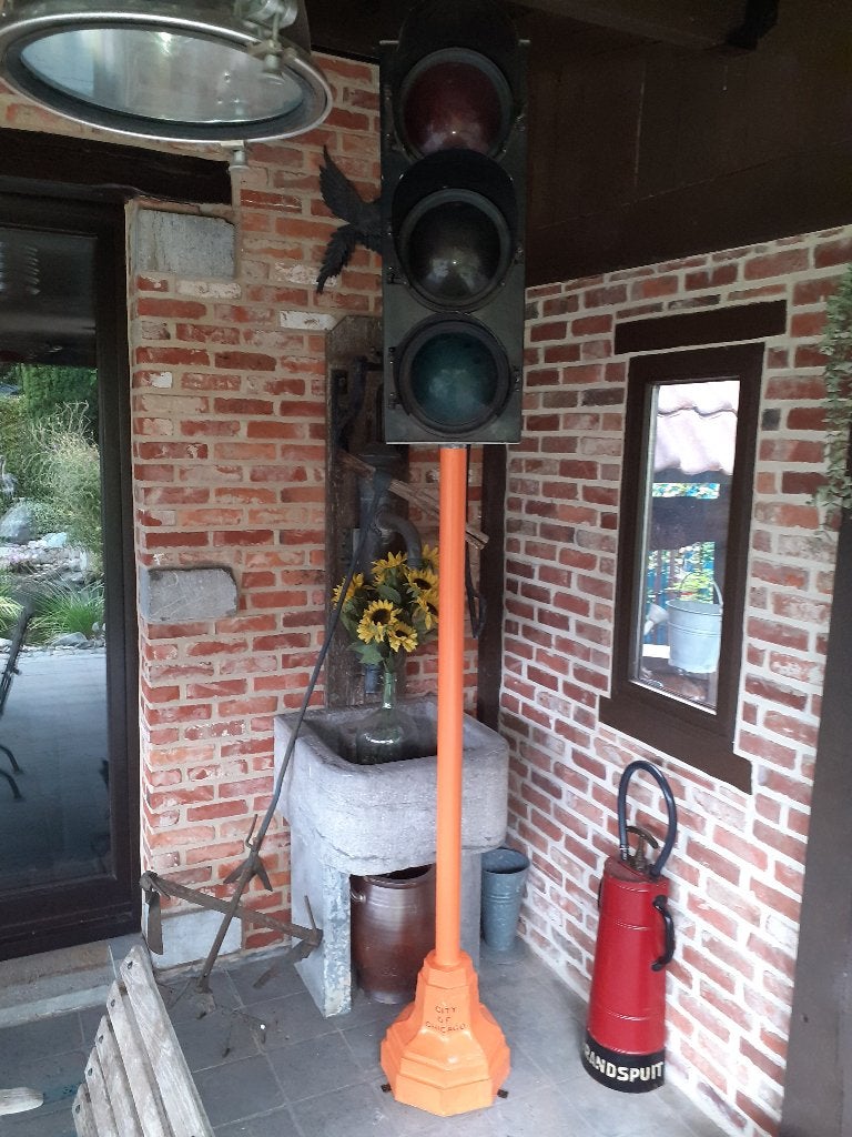 verkeerslicht op voetstuk, v mancave, oprit, benzinepomp, Verzamelen, Ophalen, Gebruikt