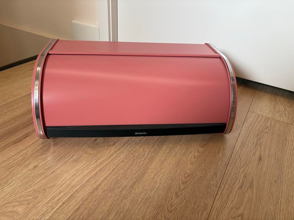 Brabantia retro broodtrommel roze, Ophalen, Zo goed als nieuw