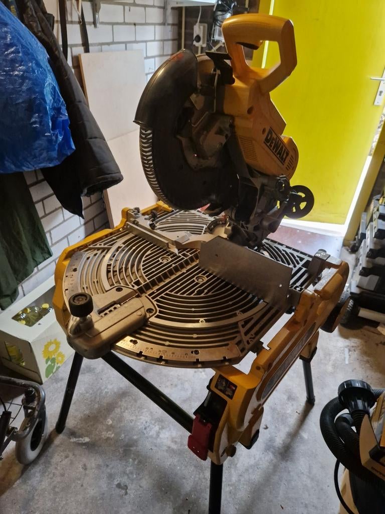 Dewalt flipoverzaag, Ophalen, 1200 watt of meer, Afkortzaag, 70 mm of meer