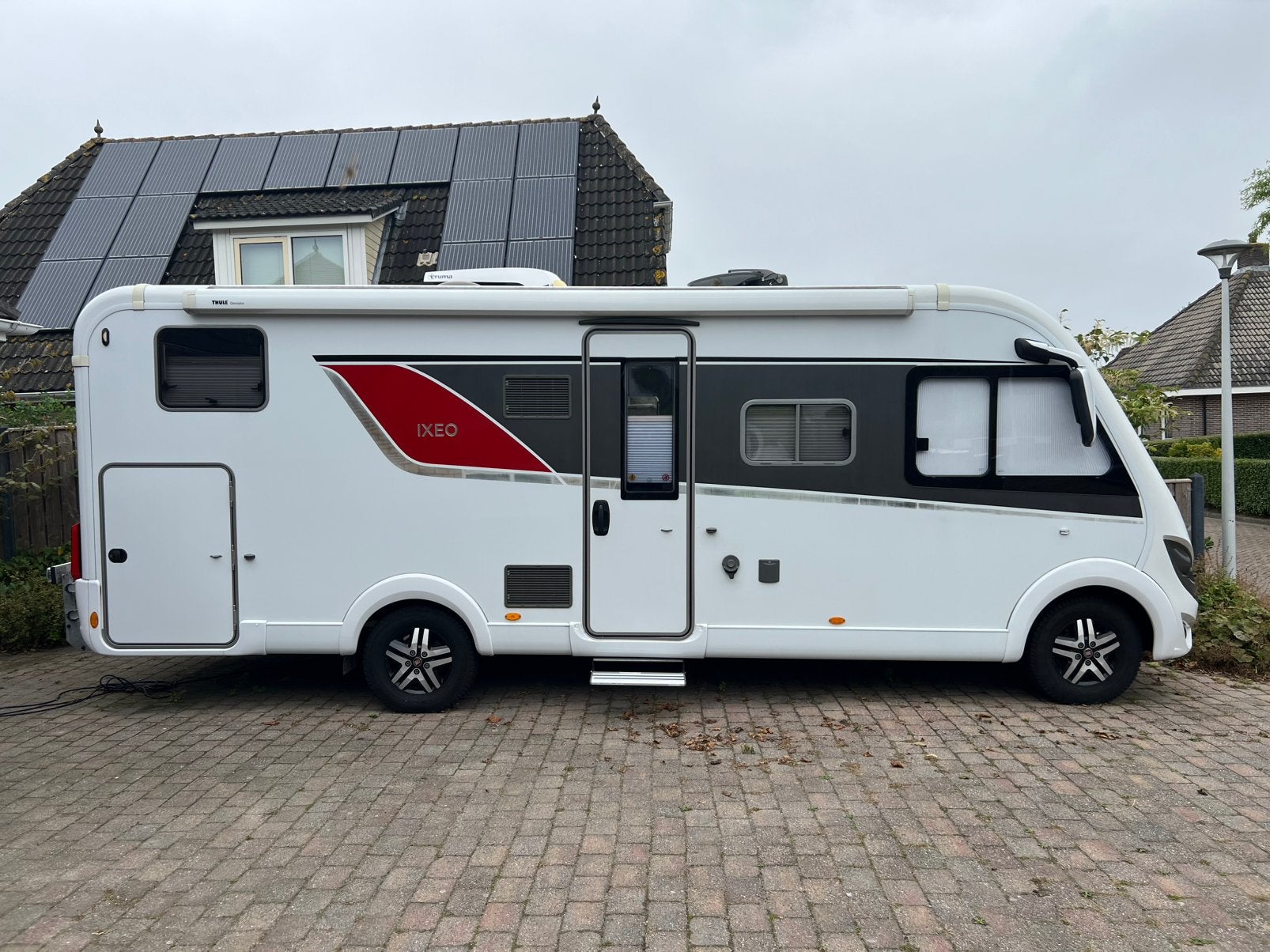 Burstner Ixeo 728 integraal, Caravans en Kamperen, Integraal, Chemisch toilet, Gaslek-detector, Ringverwarming