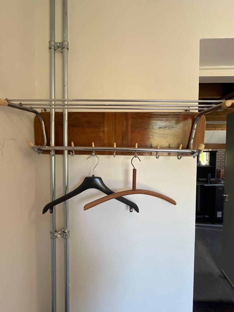 Vintage wandkapstok met hoedenplank en haken, Huis en Inrichting, Woonaccessoires | Kapstokken, Gebruikt, Minder dan 100 cm, Metaal