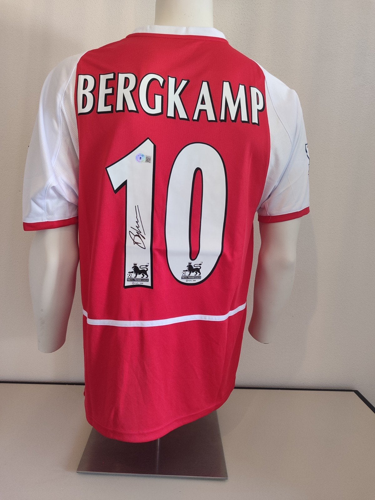 Gesigneerd Arsenal shirt door Dennis Bergkamp met Beckett, Ophalen of Verzenden, Nieuw, Buitenlandse clubs, Shirt