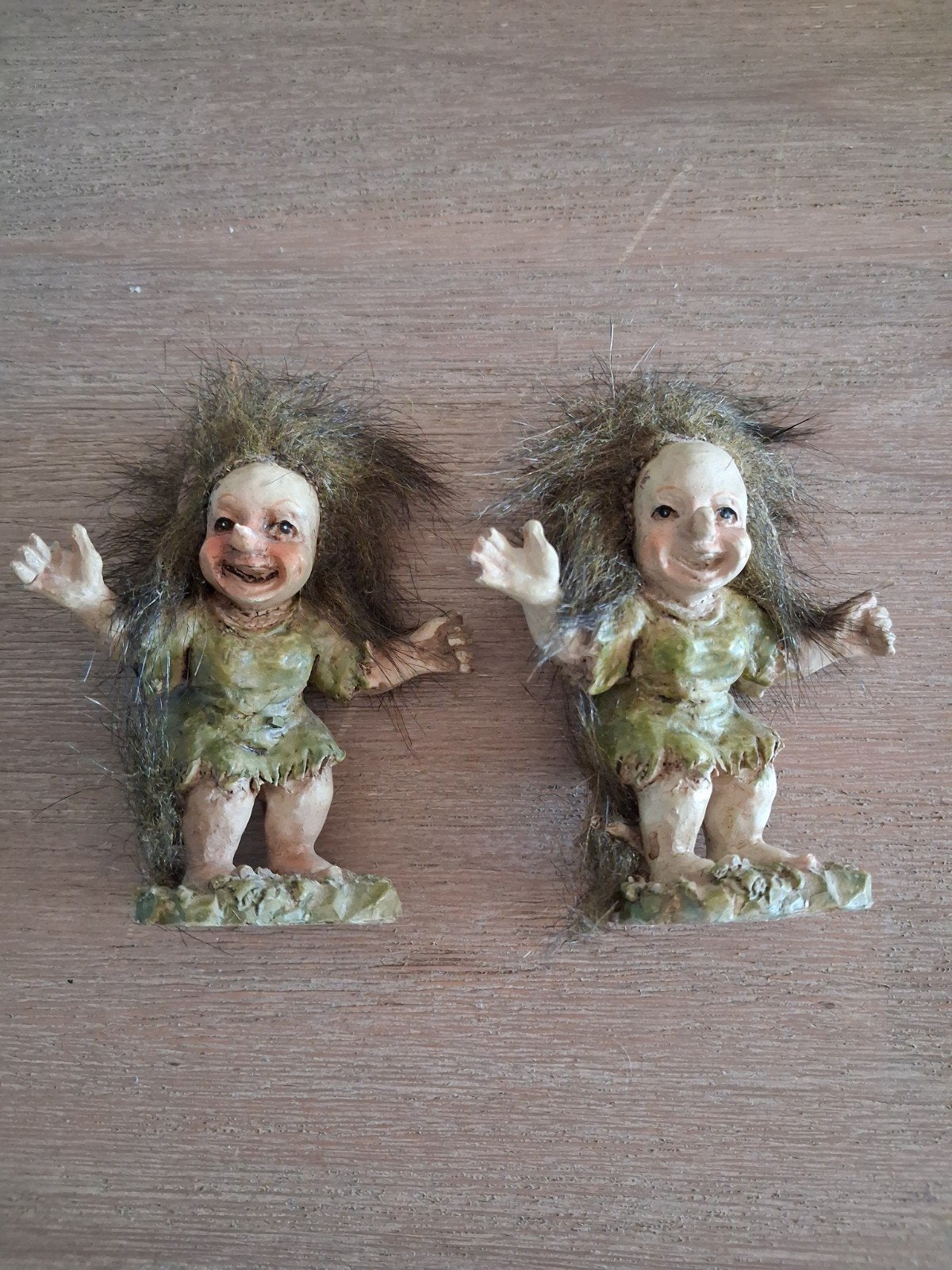 Set van 2 noorse trollen beeldjes met haar, Ophalen, Gebruikt