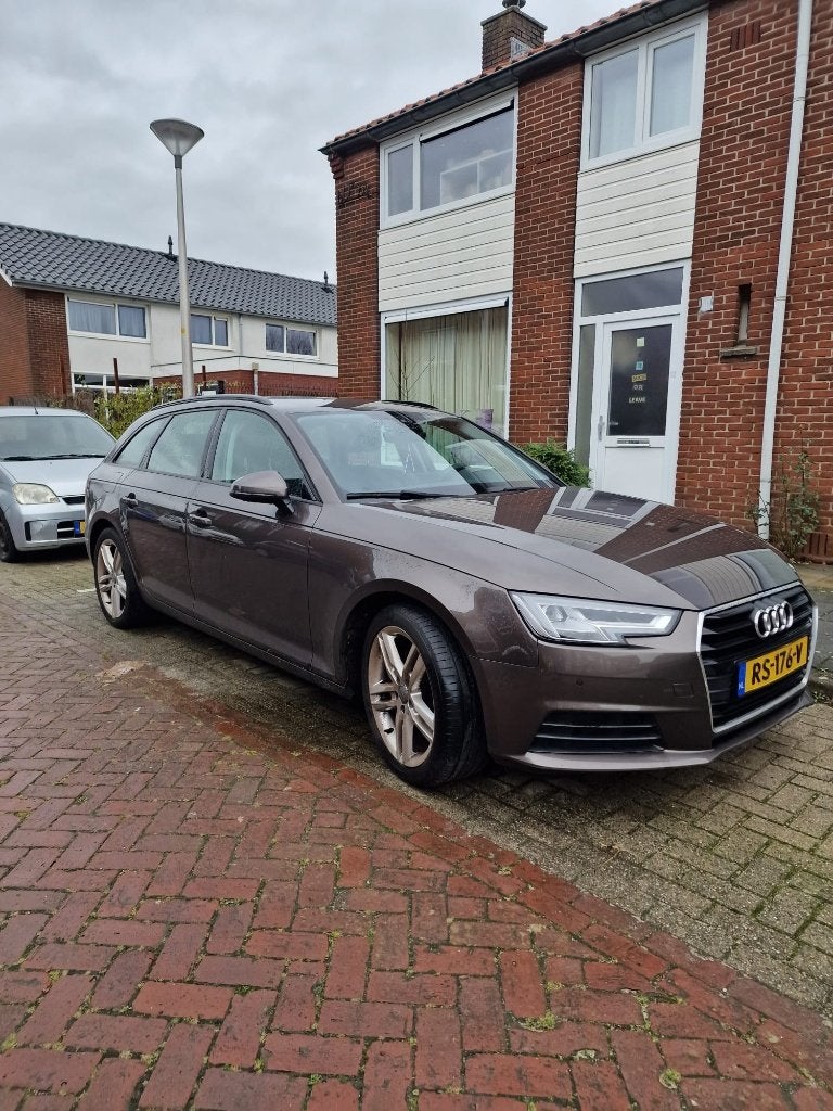 Audi A4 2.0 TDI 150pk S Tronic 2018 Bruin, Auto's, Audi, Stof, 4 cilinders, A4, Stationwagon