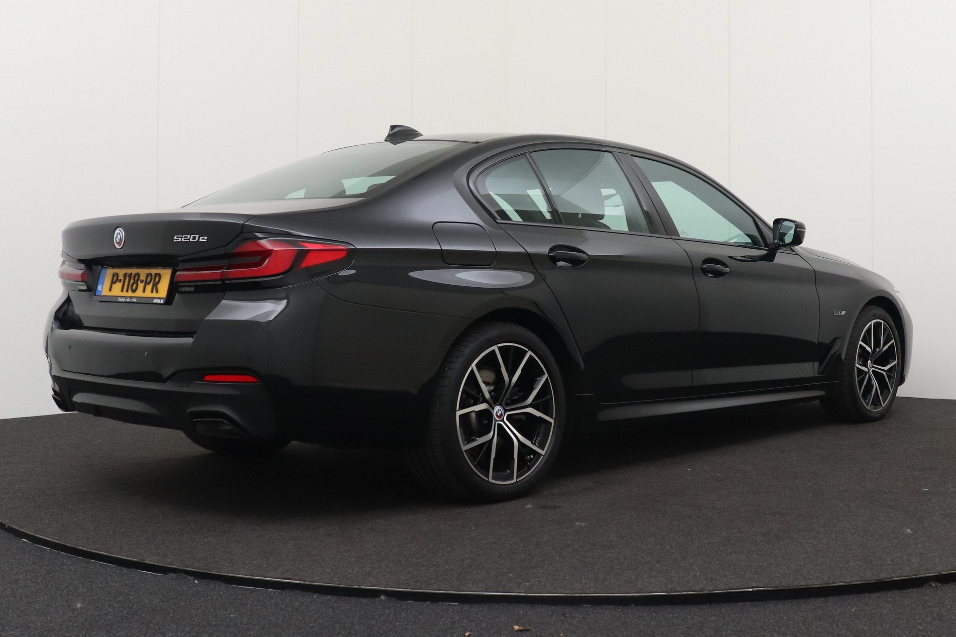 BMW 5 Serie 520e M-Sport High Exe. Schuif-/kanteldak 19'LMV, Auto's, Automaat, Achterwielaandrijving, Gebruikt, 4 cilinders