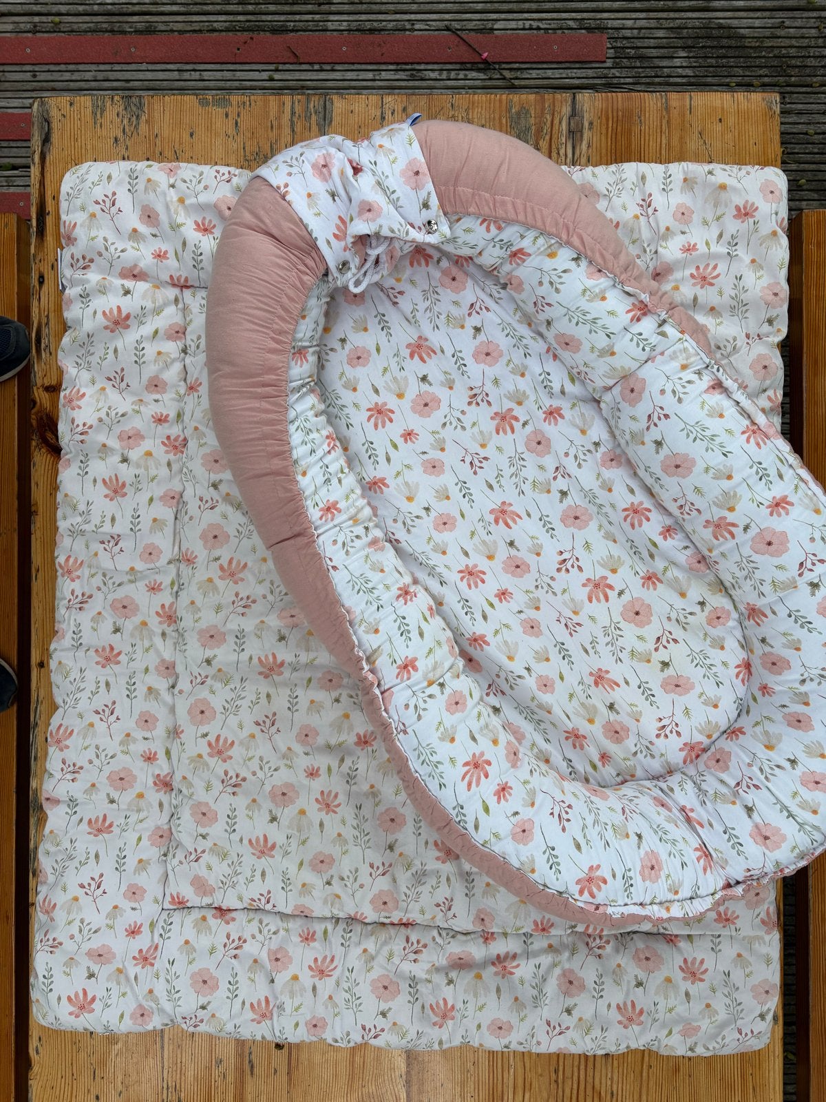 MamaLoes Babynestje met Bloemenprint en Roze Details, Ophalen of Verzenden, Gebruikt
