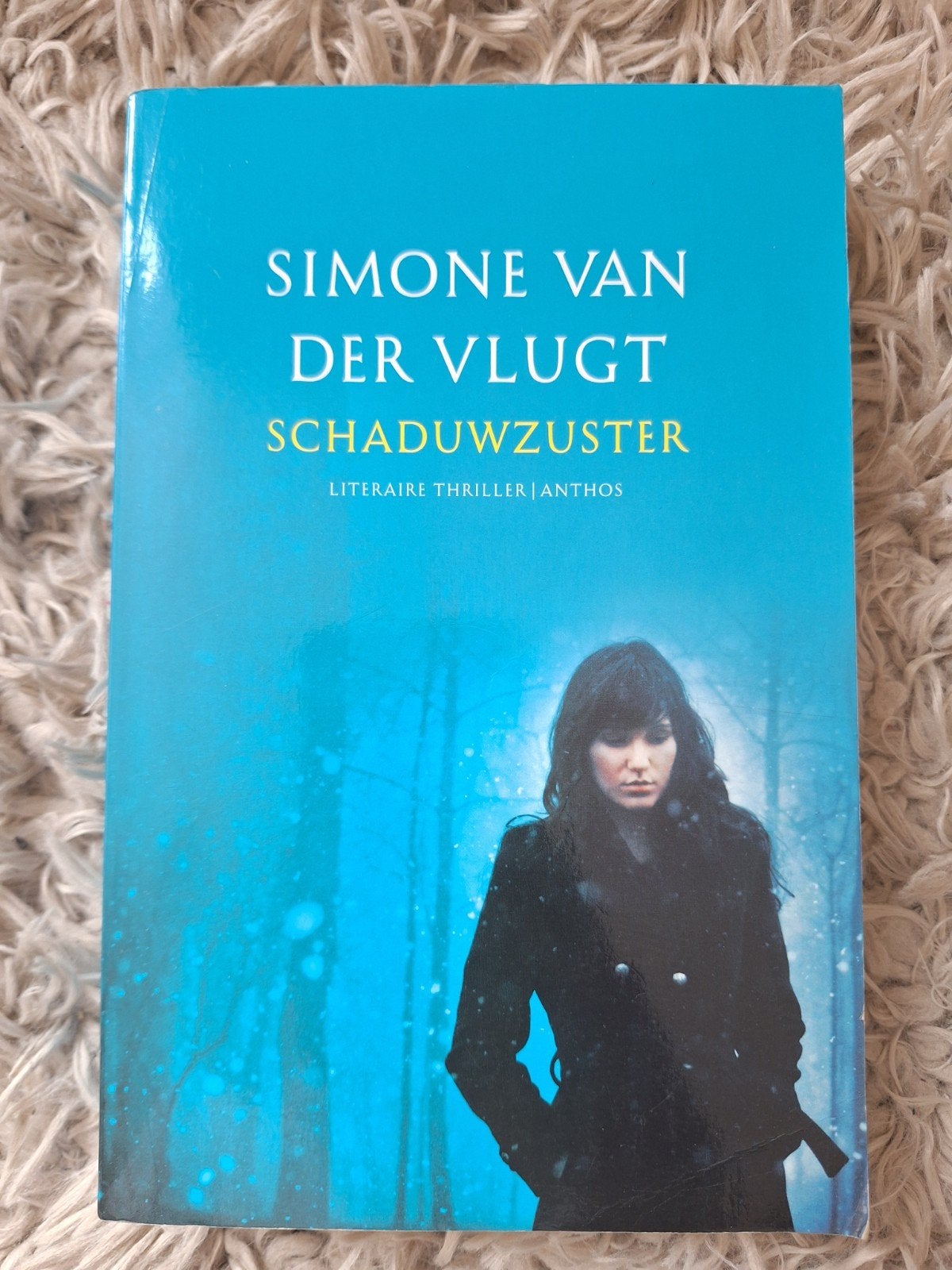 Schattenzuster - Simone van der Vlugt (Literaire Thriller), Ophalen of Verzenden, Zo goed als nieuw, Simone van der Vlugt